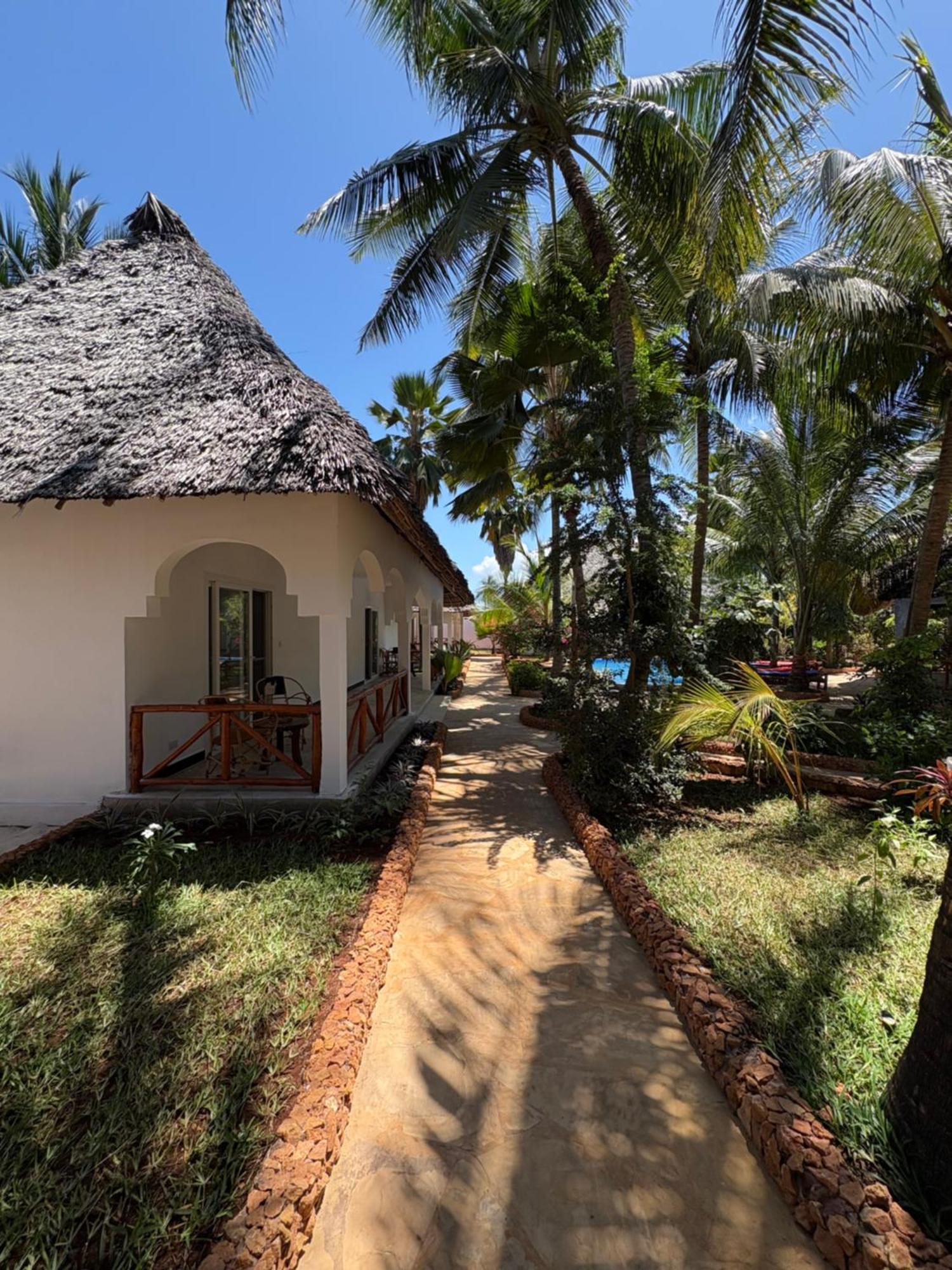 African Bungalows Nungwi Bagian luar foto