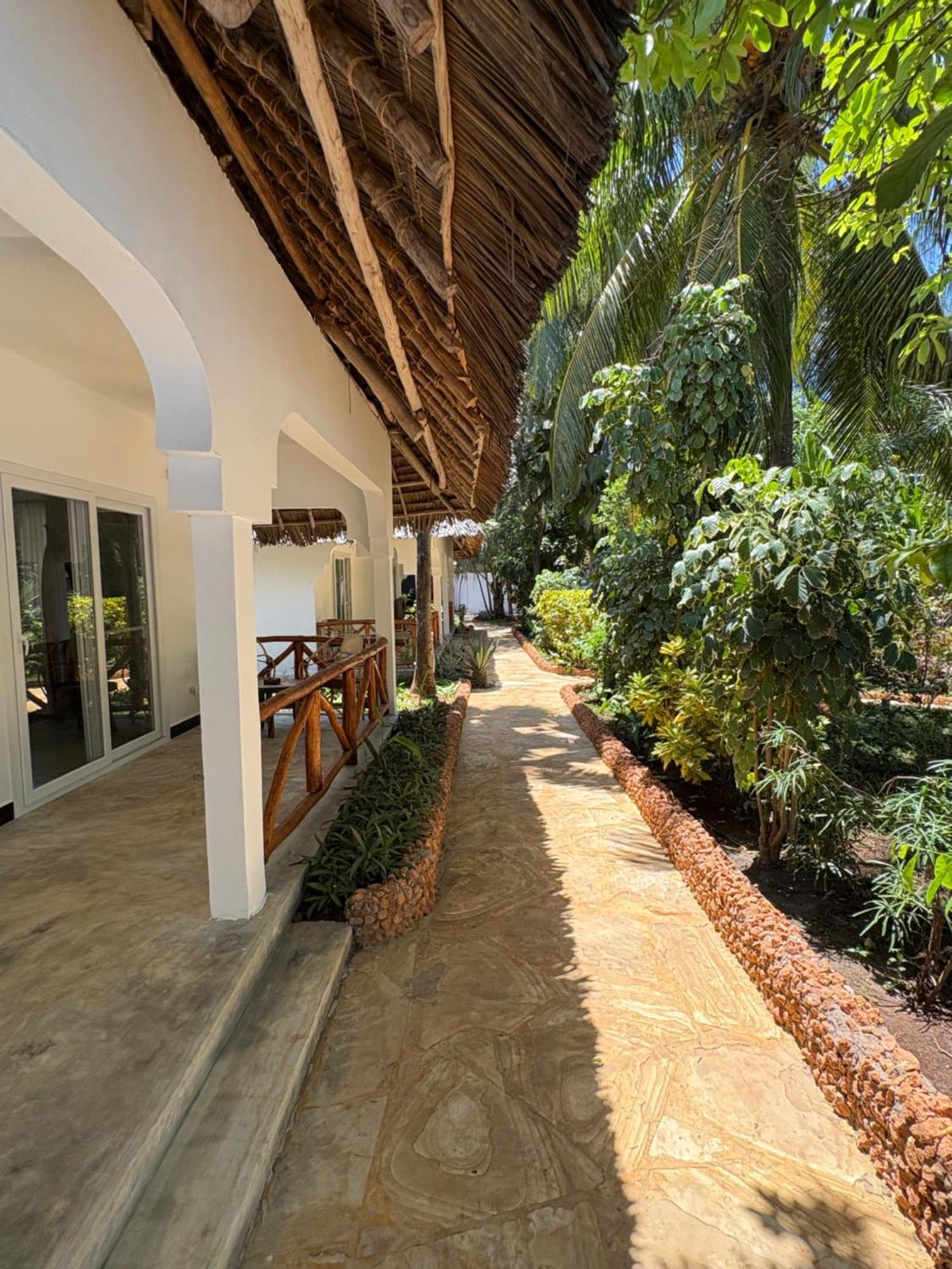 African Bungalows Nungwi Bagian luar foto