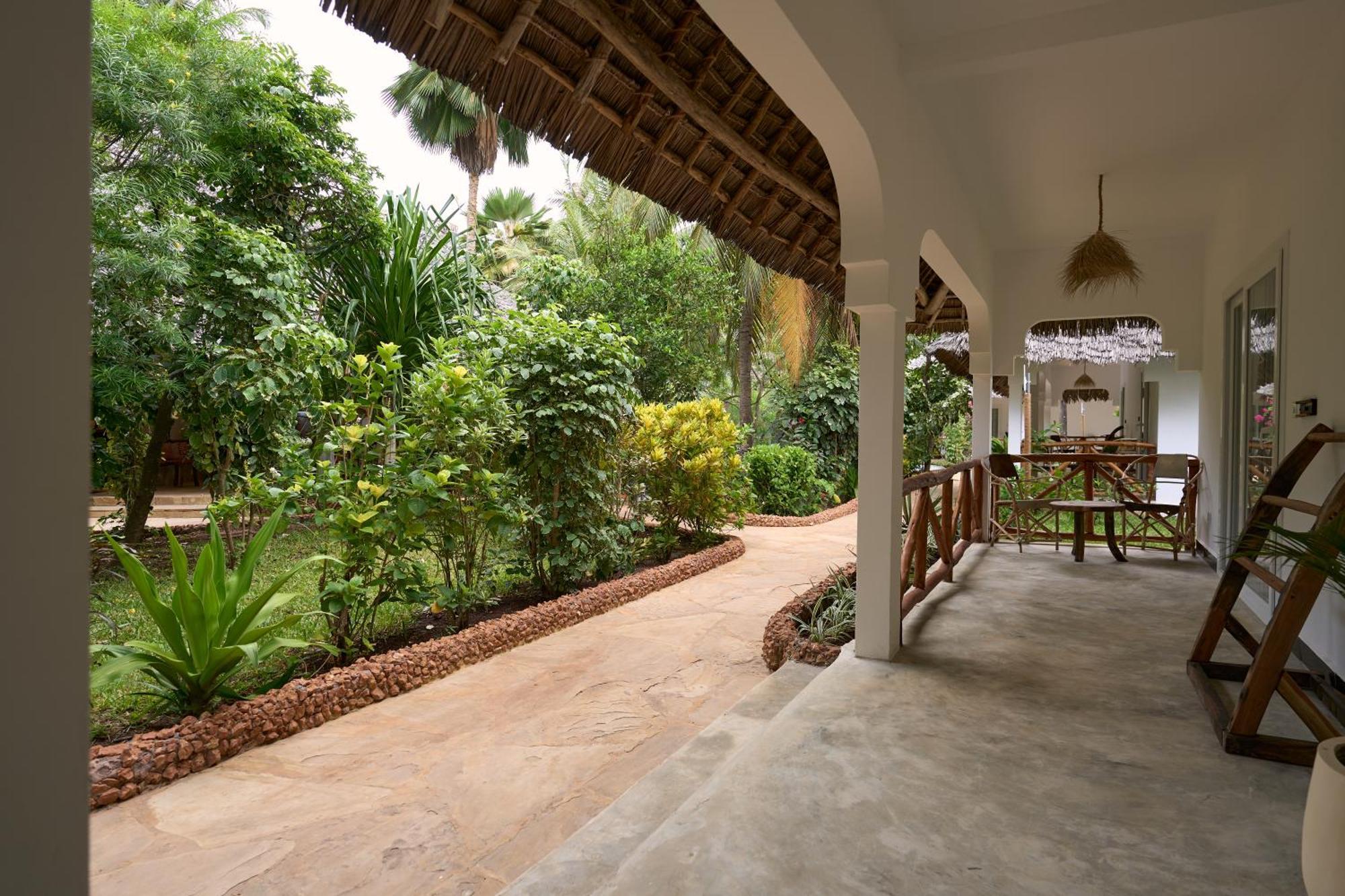 African Bungalows Nungwi Bagian luar foto