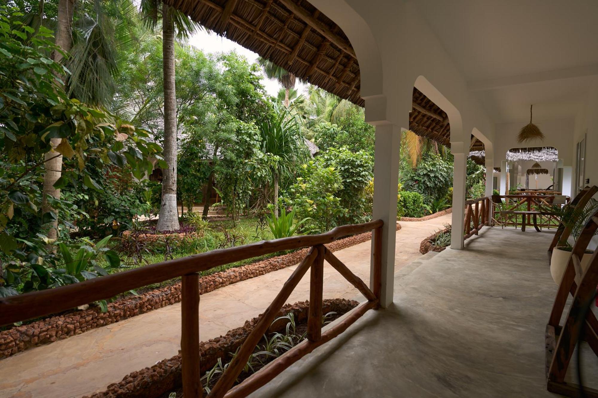 African Bungalows Nungwi Bagian luar foto