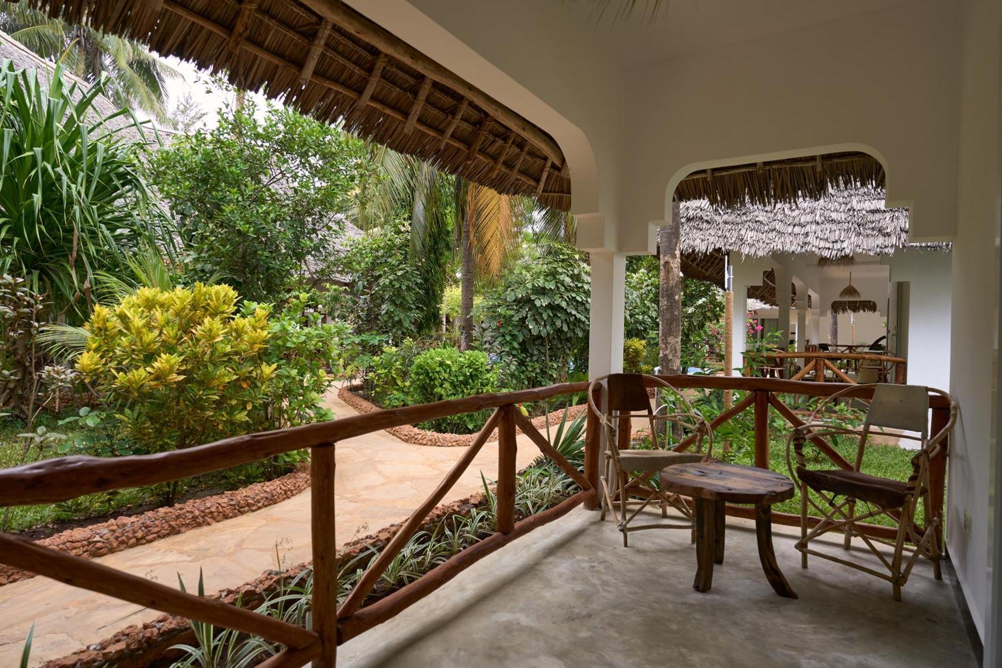 African Bungalows Nungwi Bagian luar foto