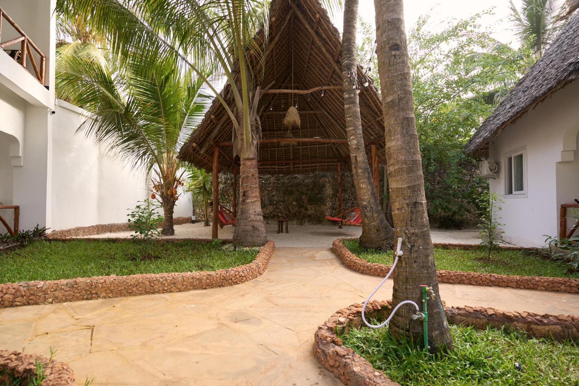 African Bungalows Nungwi Bagian luar foto